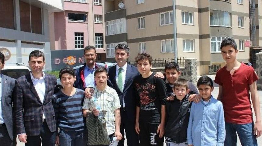 Tarıkdaroğlu, Vatandaşları Dinliyor