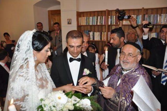 Tarihi Kilisede Yıllar Sonra Ilk Nikah