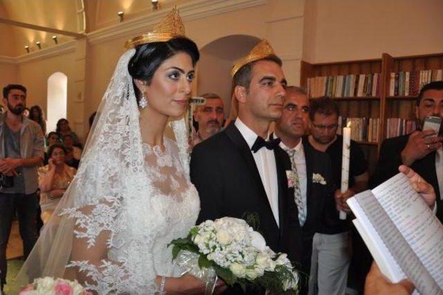 Tarihi Kilisede Yıllar Sonra Ilk Nikah