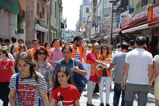 Ak Kadınlar İzmir’i Fethediyor