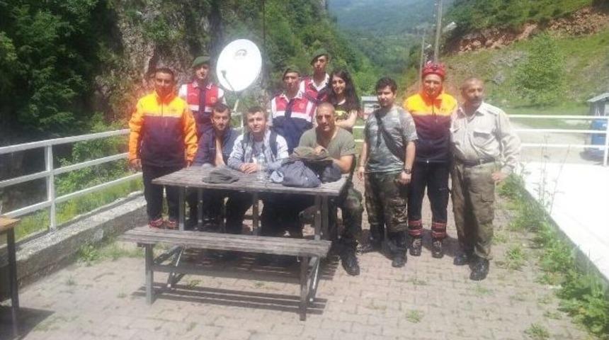 Kartepe&rsquo;de Kaybolan Dağcıları Jandarma Kurtardı