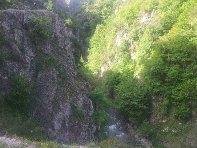 Kartepe&rsquo;de Kaybolan Dağcıları Jandarma Kurtardı 2