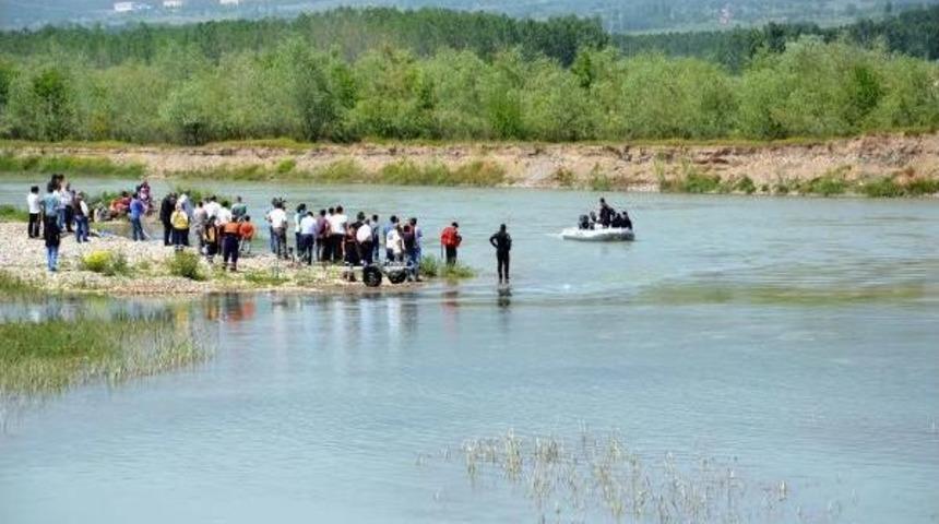 Kaybolan 9 Yaşındaki Ali Emre, Kelkit &Ccedil;ayı'nda Aranıyor