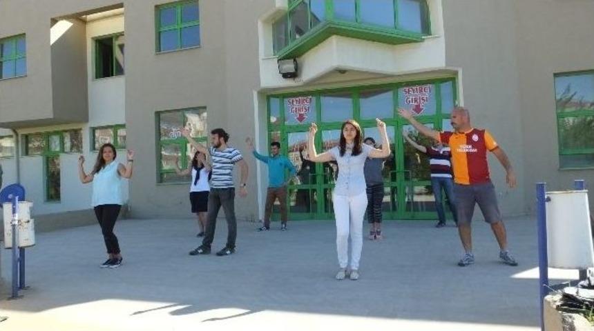 Burhaniye&rsquo;de &Uuml;niversiteliler Halk Dansları Topluluğu Kuruldu