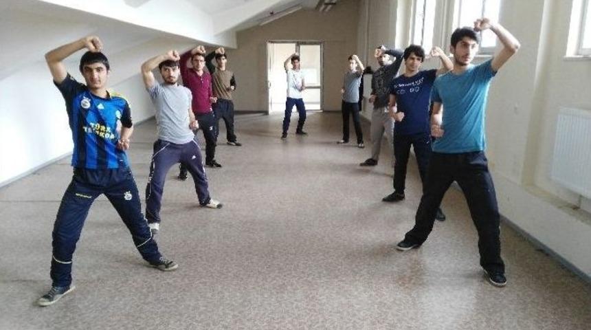 Kareteciler Profesyonellik Yolunda Destek Bekliyor