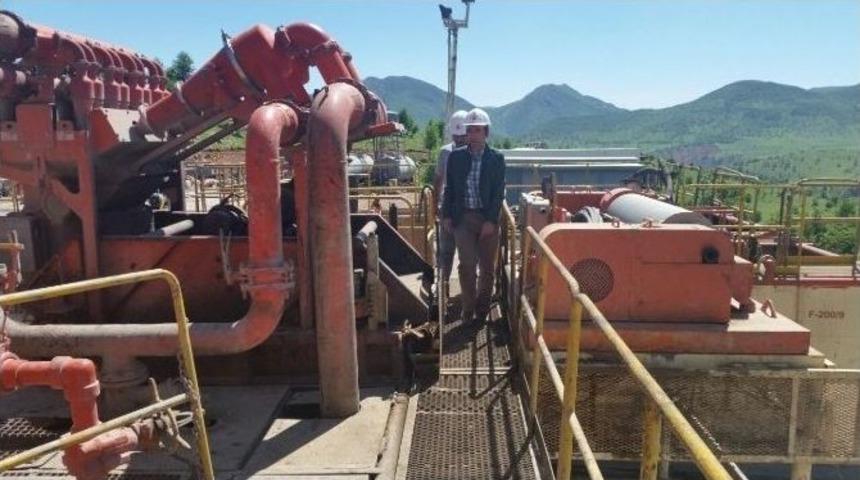 Eruh Kaymakamı Petrol Sahasını Gezdi