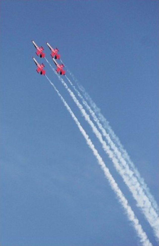 T&uuml;rk Yıldızları Provalara Devam Etti 3