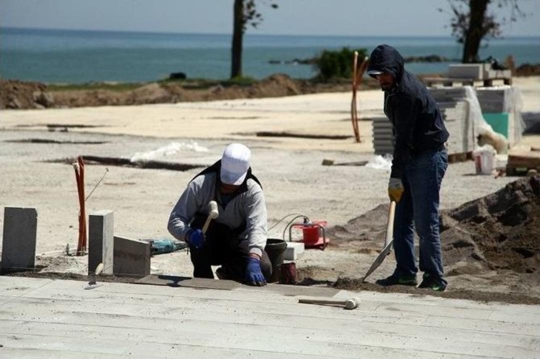 Karasu Sahilinde &Ccedil;alışmalar T&uuml;m Hızıyla S&uuml;r&uuml;yor