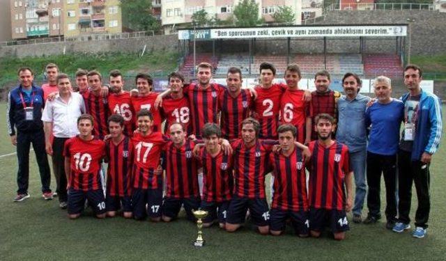 Babasının Kurduktan 40 Gün Sonra Öldüğü Futbol Takımını Şampiyon Yaptı