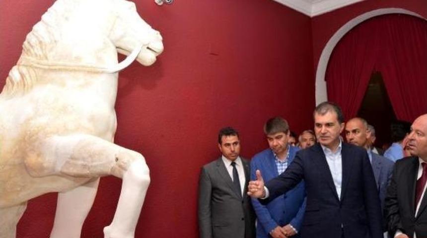 Bakan &Ccedil;elik: Işid Insanlığın G&ouml;rd&uuml;ğ&uuml; En B&uuml;y&uuml;k Belalardan Biri