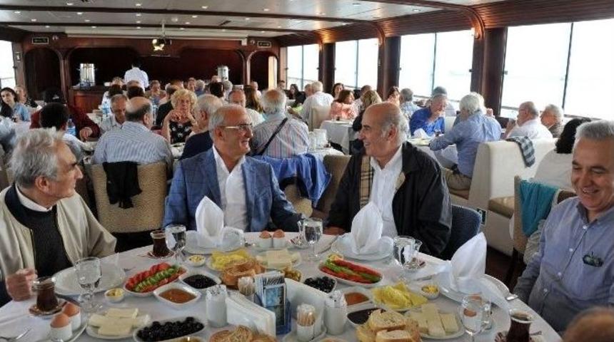 Başkan Yılmaz, 19 Mayıs Lisesi Mezunları İle Bir Araya Geldi