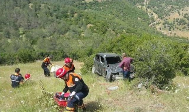 Denizli'de Otomobil Uçuruma Yuvarlandı: 2 Ölü