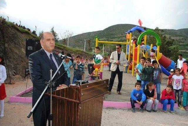 Köylü Çocukların Park Sevinci