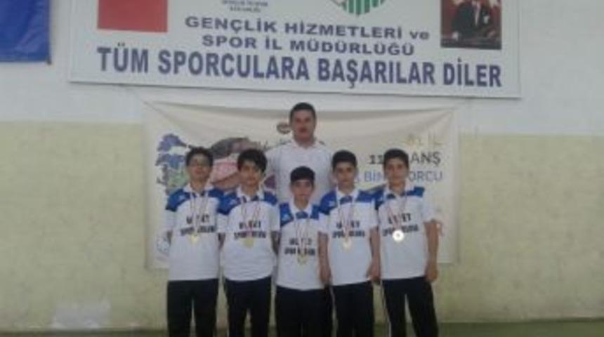 Mehmet Adil İkiz Ortaokulu Badmintonda T&uuml;rkiye Grup Şampiyonu Oldu