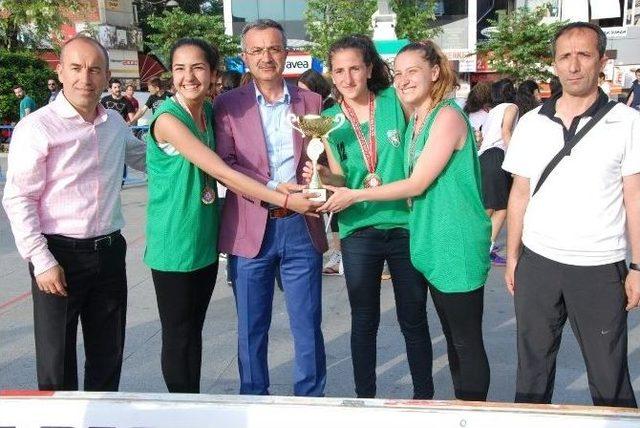 3x3 Sokak Basketbolunda Şampiyonlar Belli Oldu