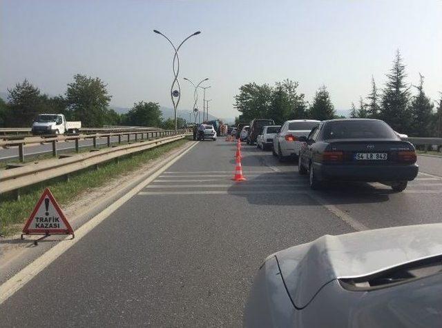 Saman Yüklü Kamyonet Yan Yattı 1