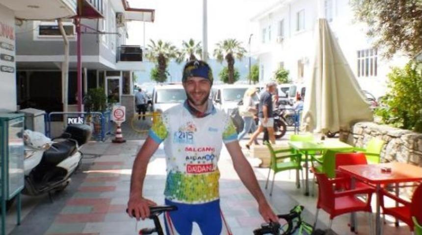 Bisikletlilere Dikkat &Ccedil;ekmek I&ccedil;in 460 Kilometre Pedal &Ccedil;evirdi