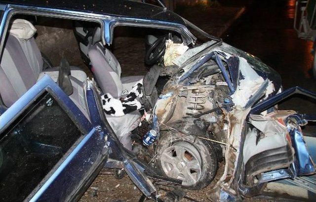 Alkollü Sürücü Önce Park Halindeki Araca Sonra Duvara Çarptı 1