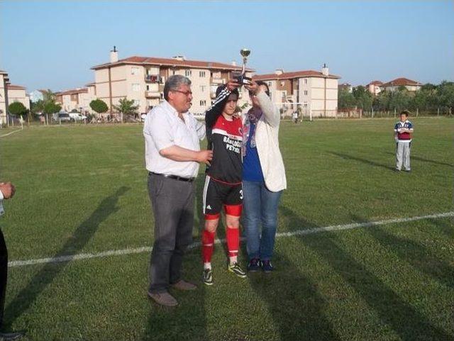 Saltukovaspor-u19 Futbol Takımına Şampiyonluk Kupası Verildi 2