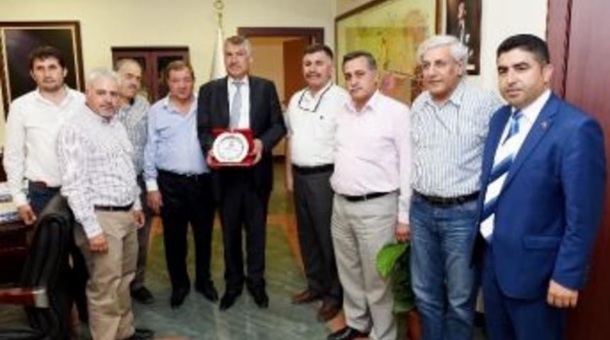 1 Mayıs Tertip Komitesi&rsquo;nden Karalar&rsquo;a Teşekk&uuml;r Plaketi