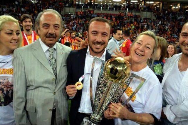 Kayseri'de 2 Maçta İzmirli  Bir Anne Sevindi Diğeri Üzüldü