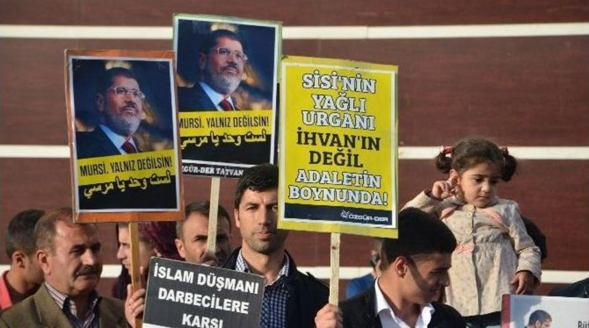 &Ouml;zg&uuml;r-der Mursi&rsquo;ye Verilen İdam Cezasını Kınadı