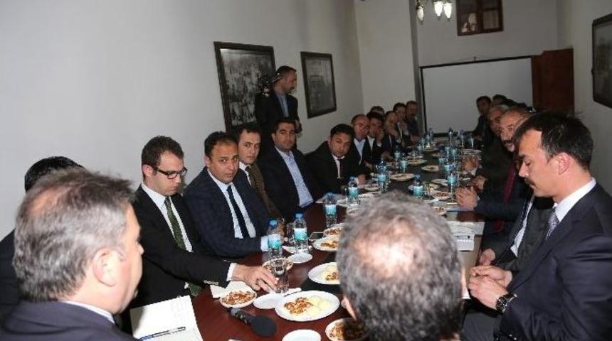 Talas&rsquo;ta Eğitimin İhtiya&ccedil;ları Bir Bir Bitiyor