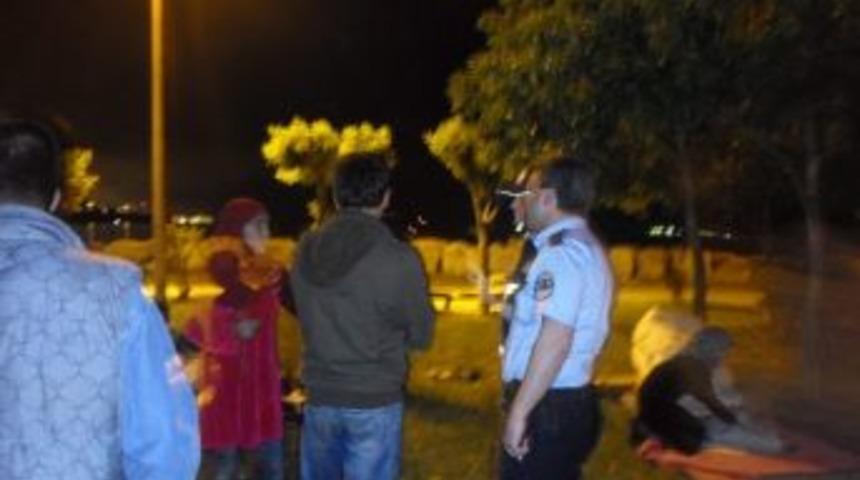 Parkta Kalan Suriyeli Aile Emniyete Teslim Edildi