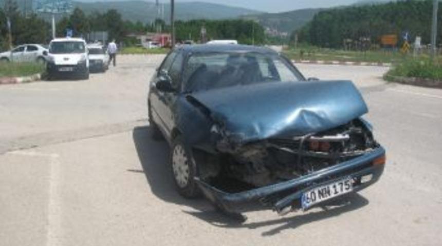 Niksar&rsquo;da Trafik Kazası: 2 Yaralı