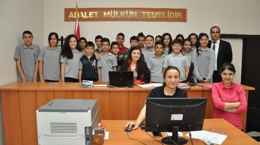 Ortaokul &Ouml;ğrencileri &lsquo;hukuk Ve Adalet&rsquo; İ&ccedil;in Adana Adliyesi&rsquo;nde