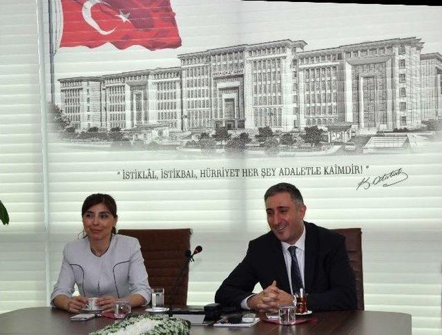 Ortaokul Öğrencileri ‘hukuk Ve Adalet’ İçin Adana Adliyesi’nde