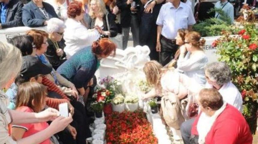 T&uuml;rkan Saylan &Ouml;l&uuml;m&uuml;n&uuml;n Altıncı Yılında Anıldı