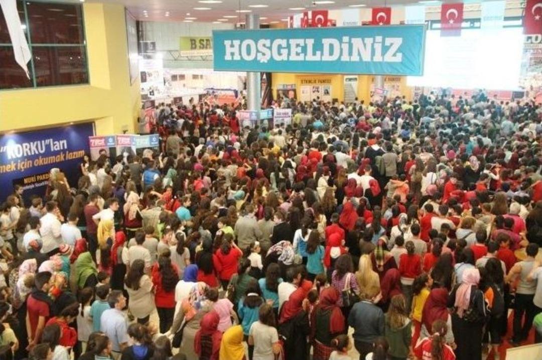 Kitap Fuarı Rekor &Uuml;st&uuml;ne Rekor Kırıyor