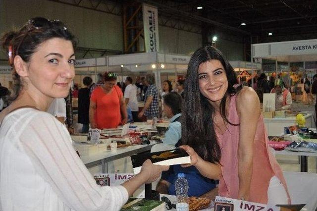 Postiga Yazarları Kocaeli Kitap Fuarı’nda Kitapseverlerle Buluştu