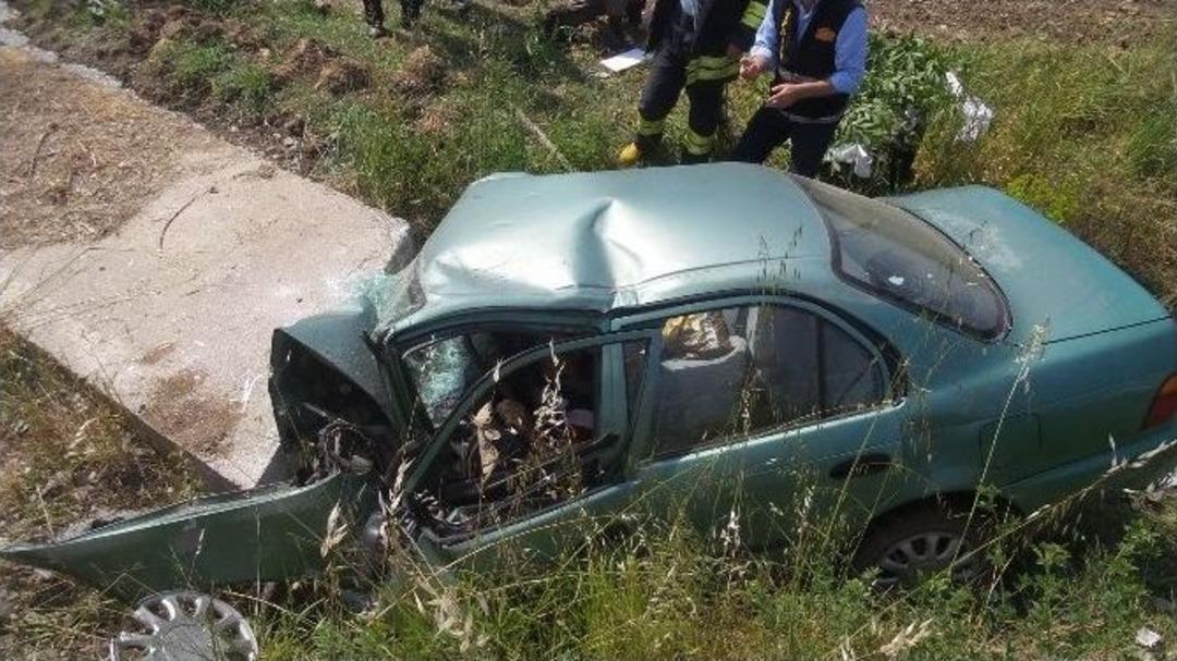 Otomobil Menfeze U&ccedil;tu: 3 &Ouml;l&uuml;, 1 Yaralı