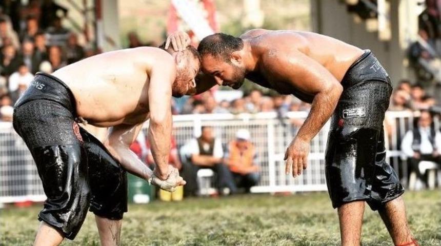 B&uuml;y&uuml;kşehir Pehlivanları İki Altın Bir Bronz İle D&ouml;n&uuml;yor