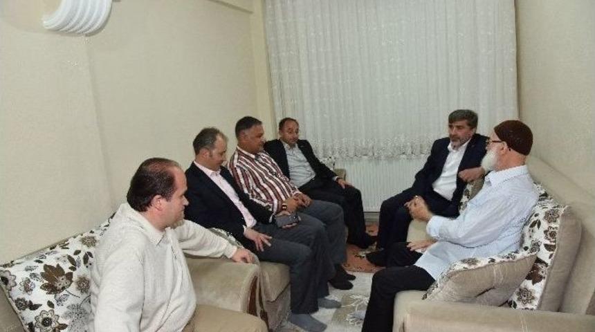 Başkan &Uuml;z&uuml;lmez, &Ouml;ğretmenini Ziyaret Etti