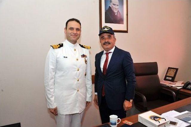 Denizaltı Komutanları, Büyükşehir Belediyesi’ni Ziyaret Etti