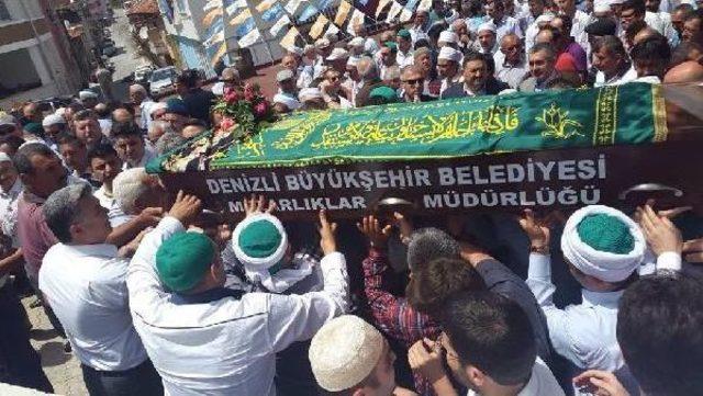 İmam, Annesinin Selasını Verip, Cenaze Namazını Kıldırdı 1