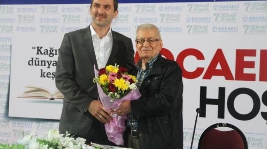 Rasim &Ouml;zden&ouml;ren, 7. Kitap Fuarı&rsquo;na Konuk Oldu