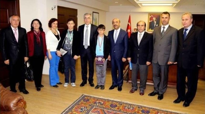 D&uuml;nya Birincisi Ve &Uuml;&ccedil;&uuml;nc&uuml;s&uuml;nden Vali Ataklı&rsquo;ya Ziyaret