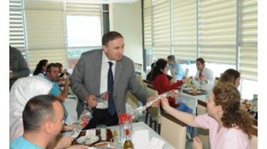 Başkan Kurtulan&rsquo;dan Hemşirelere &Ccedil;i&ccedil;ek