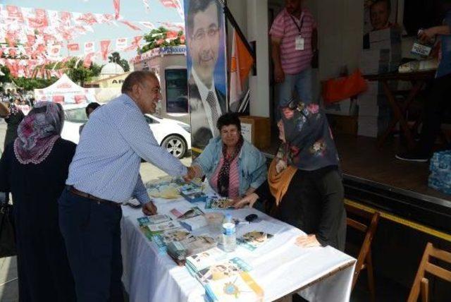 Gürsel Tekin Ak Parti Seçim Standını Ziyaret Etti