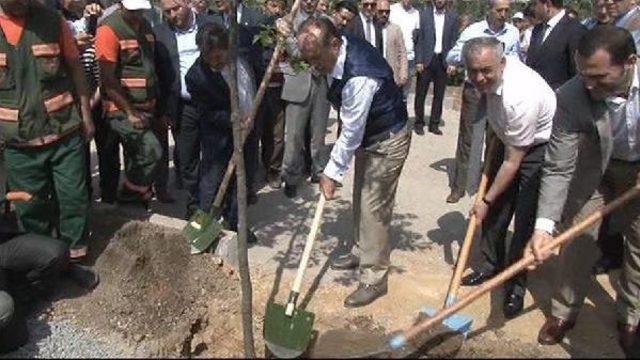 Topbaş Istedi, Eyüp'te Yeni Yapılacak Parkın Adı 'özgecan Arslan' Oldu