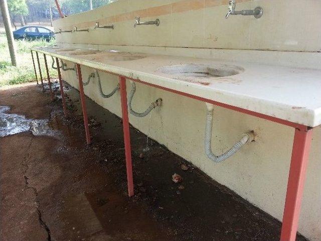 Ali Dağı Mesire Alanında Piknik Masaları Kırıldı 1