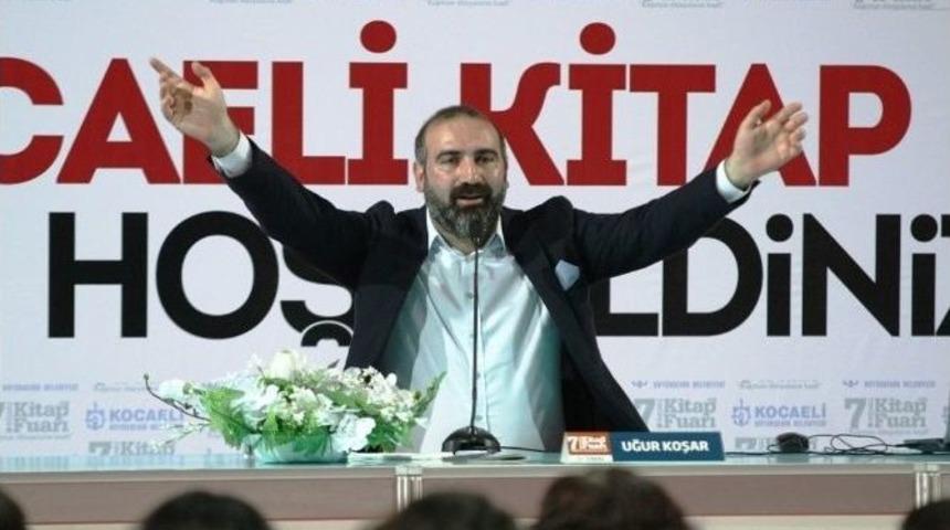 Yazar Uğur Koşar Dinleyicileri İle Birlikte Dua Etti
