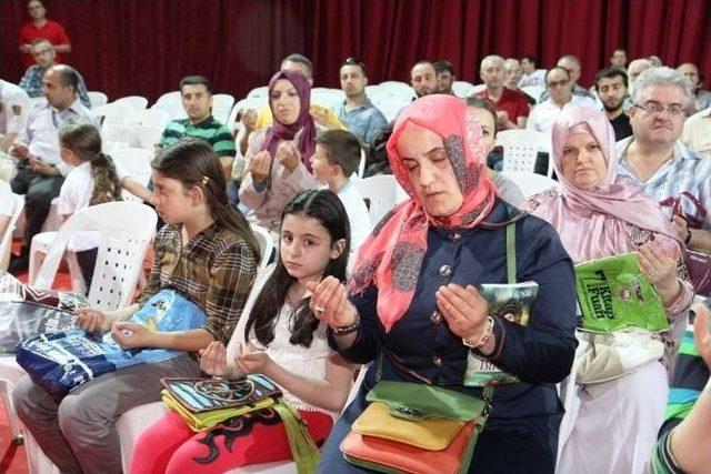 Yazar Uğur Koşar Dinleyicileri İle Birlikte Dua Etti 1