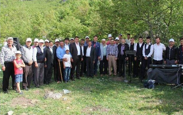 Ak Partililer Yağmur Ve Şükür Duasına Katıldı