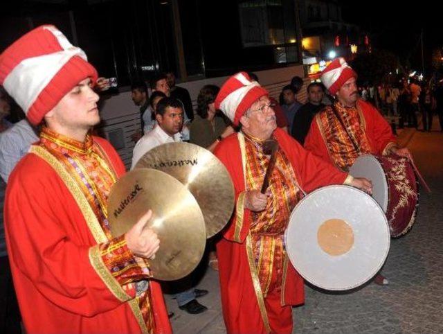 Gece Kulübünden Mehterli Açılış