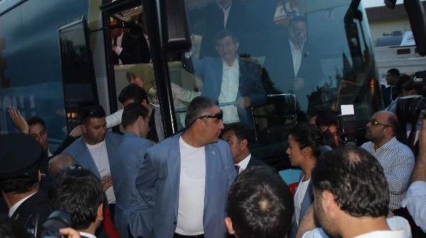 Başbakan Davutoğlu Namaz Kılıp, Ahi Evran K&uuml;lliyesi&rsquo;nde Dua Etti